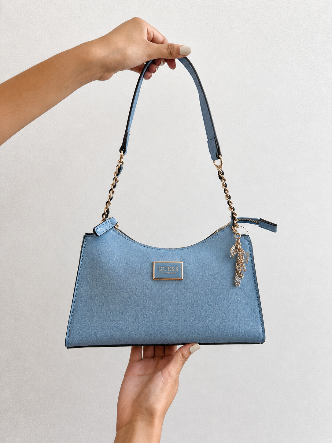 BGuess Azul Shoulder Bag