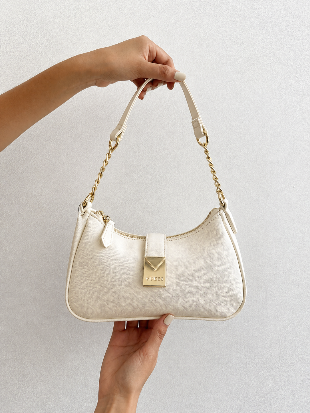 BGuess Shoulder Bag